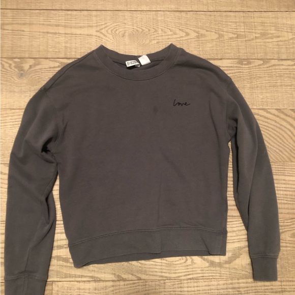 Cute gray love long sleeve crew neck - Picture 1 of 2